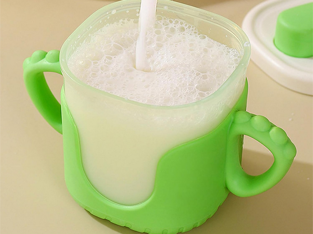 Bērnu dzeršanas krūzīte ar silikona rokturiem, 300 ml, ar salmiņu