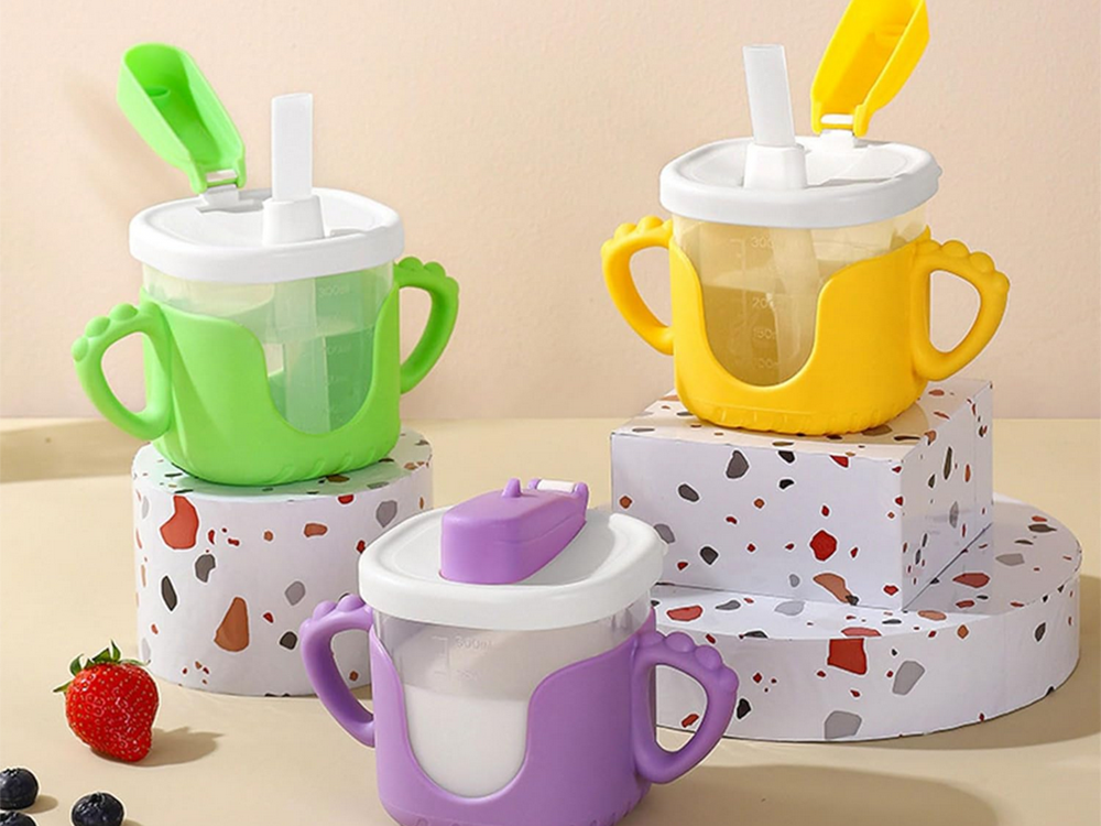 Bērnu dzeršanas krūzīte ar silikona rokturiem, 300 ml, ar salmiņu