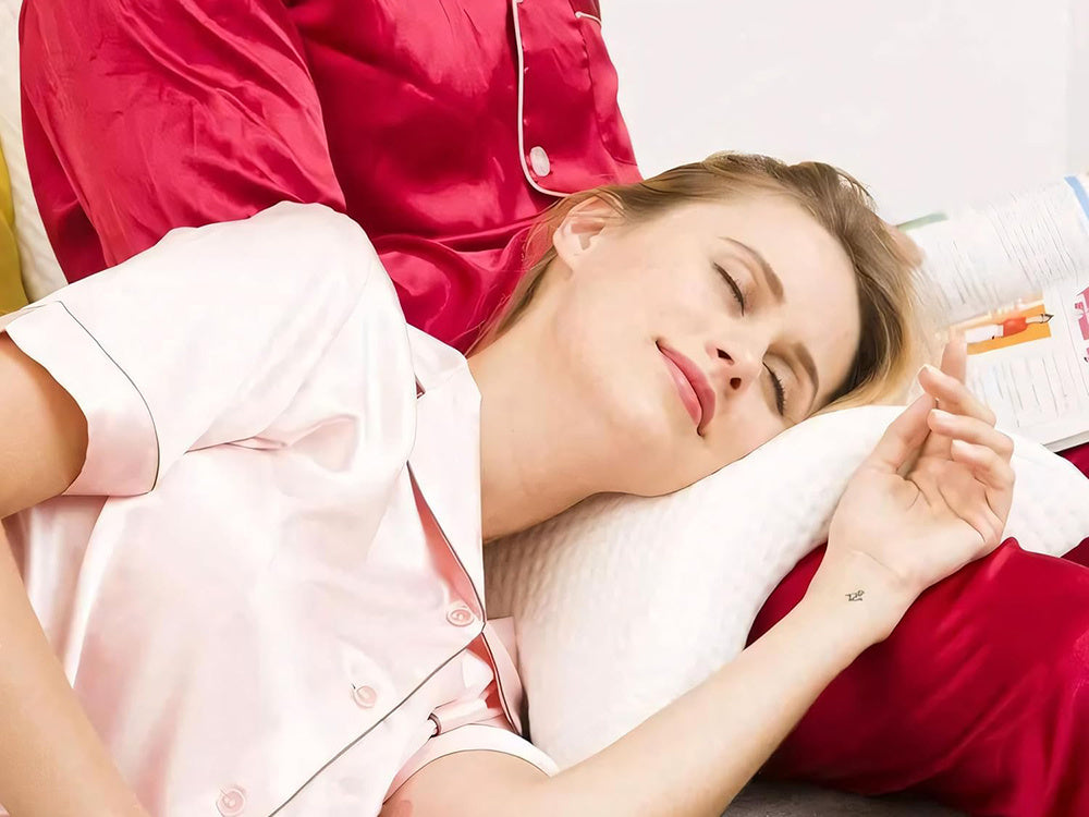 Ortopēdiskais spilvens ar roku izgriezumu miega atmiņas uzlabošanai, balts arkas formas spilvens