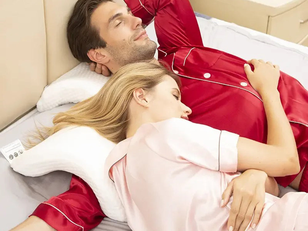 Ortopēdiskais spilvens ar roku izgriezumu miega atmiņas uzlabošanai, balts arkas formas spilvens