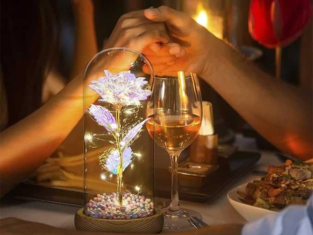 Mūžīgā roze stikla LED gaismas stikla kastītē sieviešu dienā