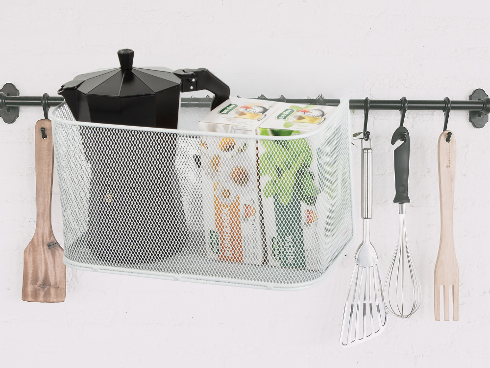 Metāla grozs, uz sliedes piestiprināms organizators, piekarināms grozs, virtuves plaukts