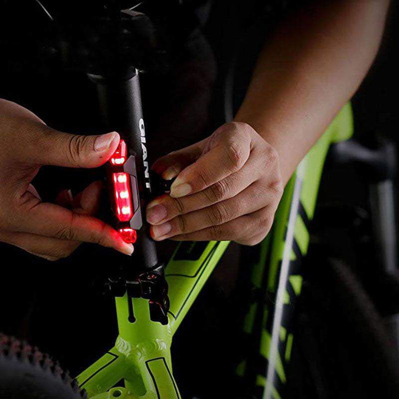 Priekšējais velosipēda lukturis ar spidometru + aizmugures gaismas lukturis