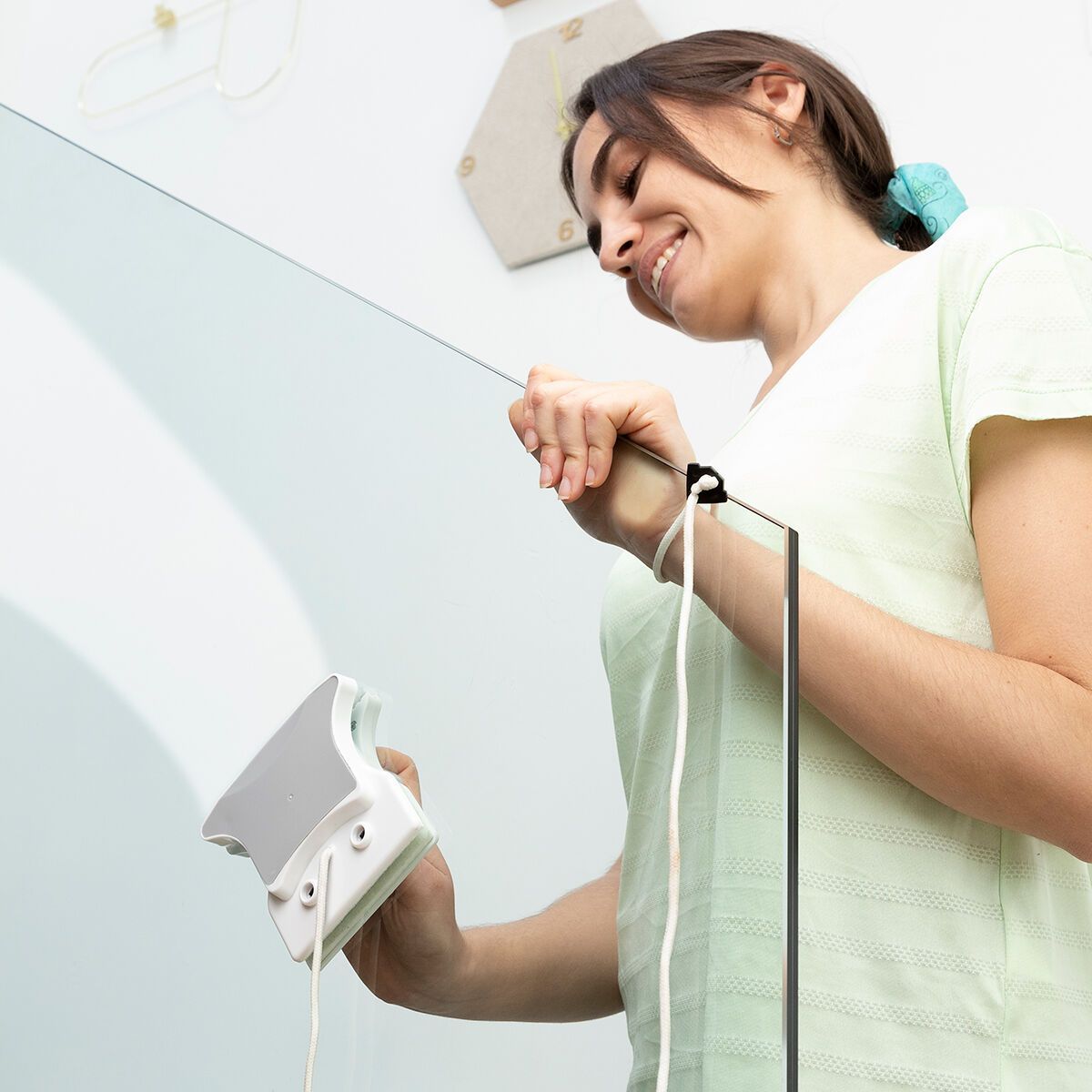 Logu tīrītājs magnētiskais abām loga pusēm