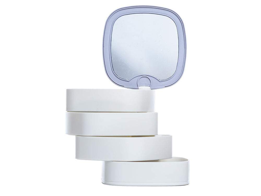 Rotaslietu organizators ar spoguli