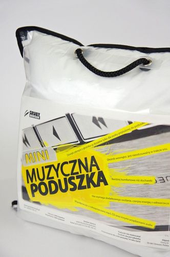 Spilvens ar austiņu pieslēgšanas vadu