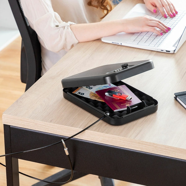 Pārnēsājams seifs ar drošības kabeli