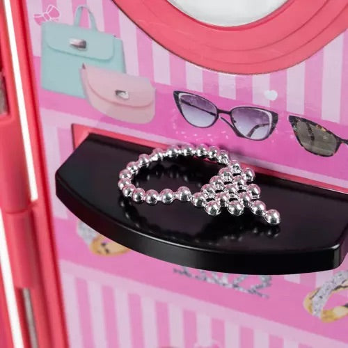 Garderobe / leļļu skapis + drēbes