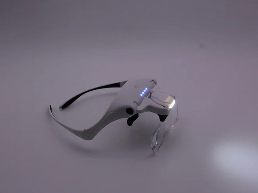 Luktura palielināmais stikls ar 4 gaismas diodēm, 3,5 precīzs lukturis profesionāls