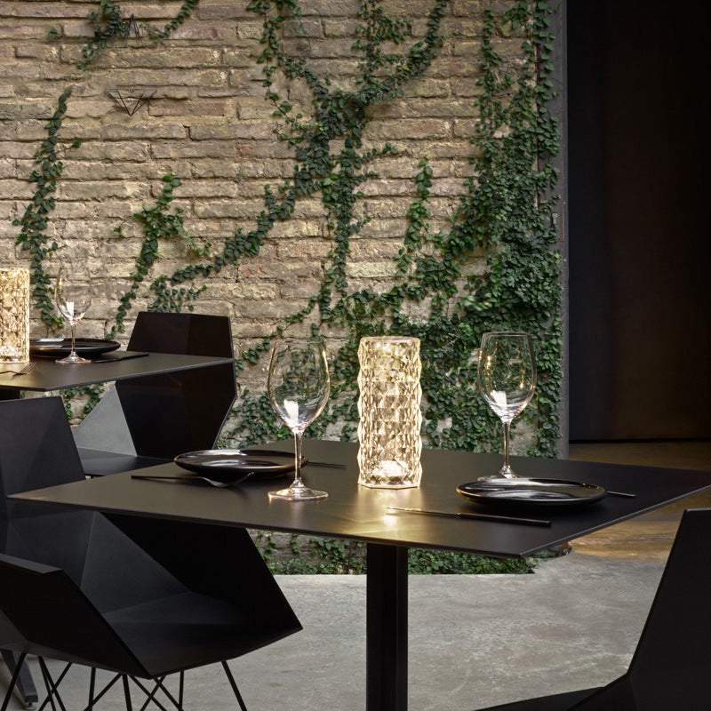 Galda lampa ar rozes efektu