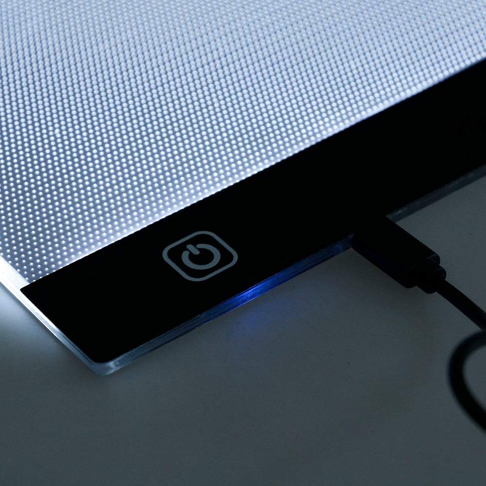 Dēlis ar apgaismojumu zīmēšanai, skicēšanai, lasīšanai