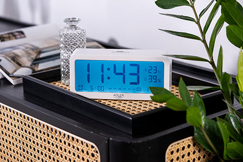 Akumulatora modinātājs – balts