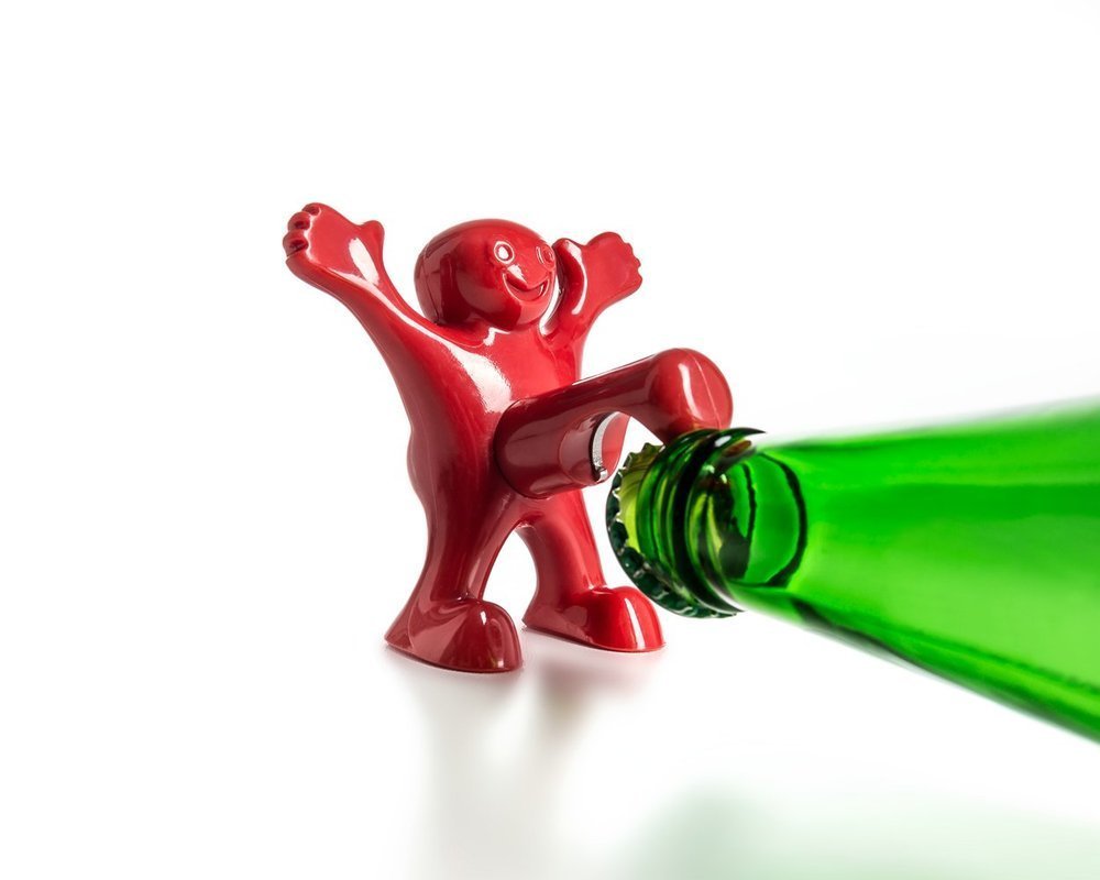 Laimīgs cilvēks pudeles aizbāznis