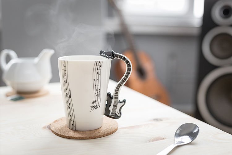 Mūzikas krūze - MELNĀ ĢITĀRA