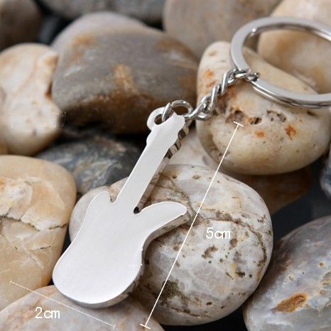 Mūzikas atslēgu piekariņš - ģitāra