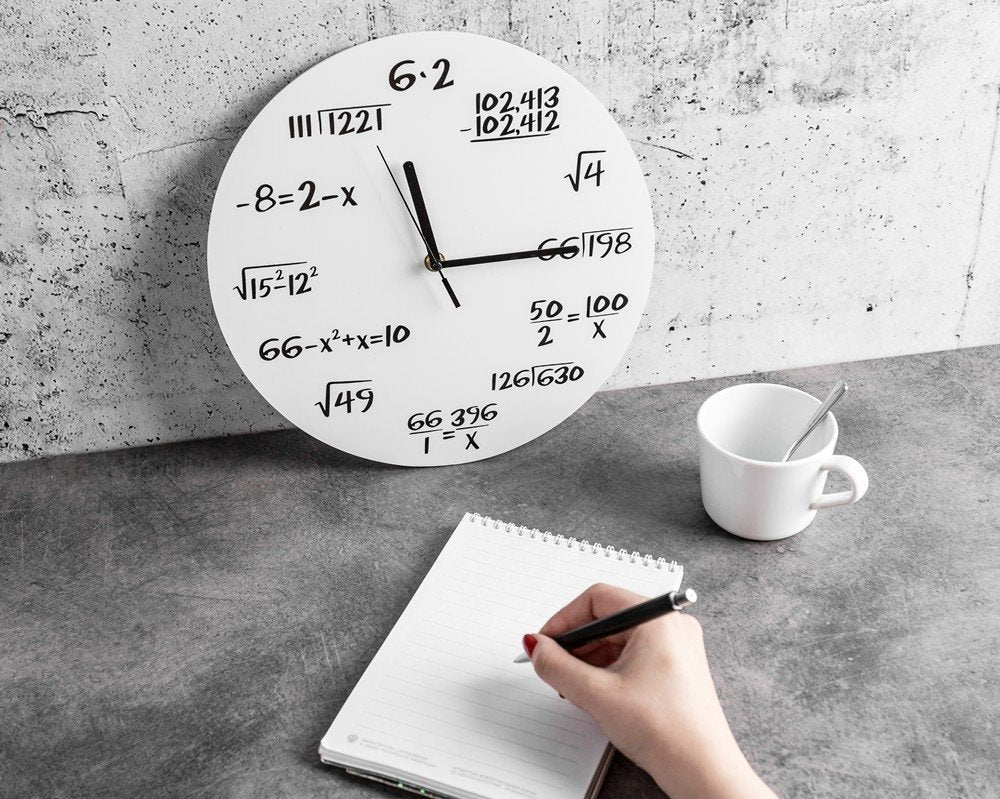 Balts matemātikas pulkstenis