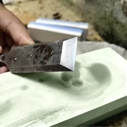 Nažu asināmais - 2 akmeņi + piederumi Ruhhy