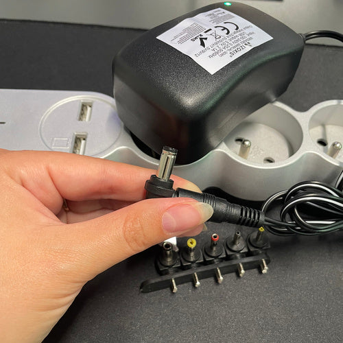 Izoxis 24262 universālais barošanas avots