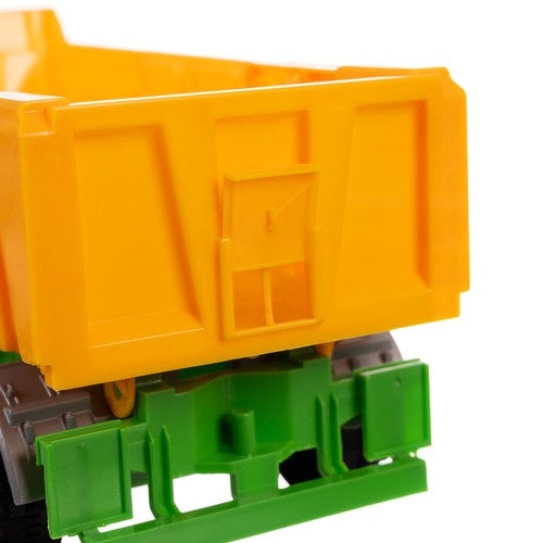 Ferma - traktors ar piekabi