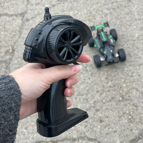 Tālvadības bezceļu transportlīdzeklis Kruzzel