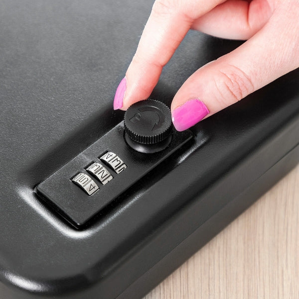 Pārnēsājams seifs ar drošības kabeli