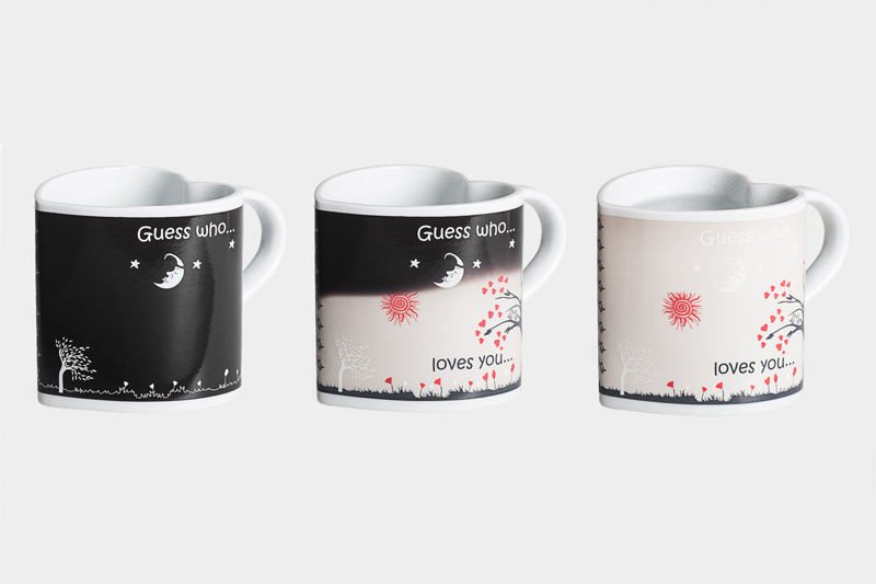 Krāsu mainoša krūze sirds formā