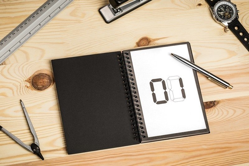 Piezīmju bloks ar granātas dizainu.