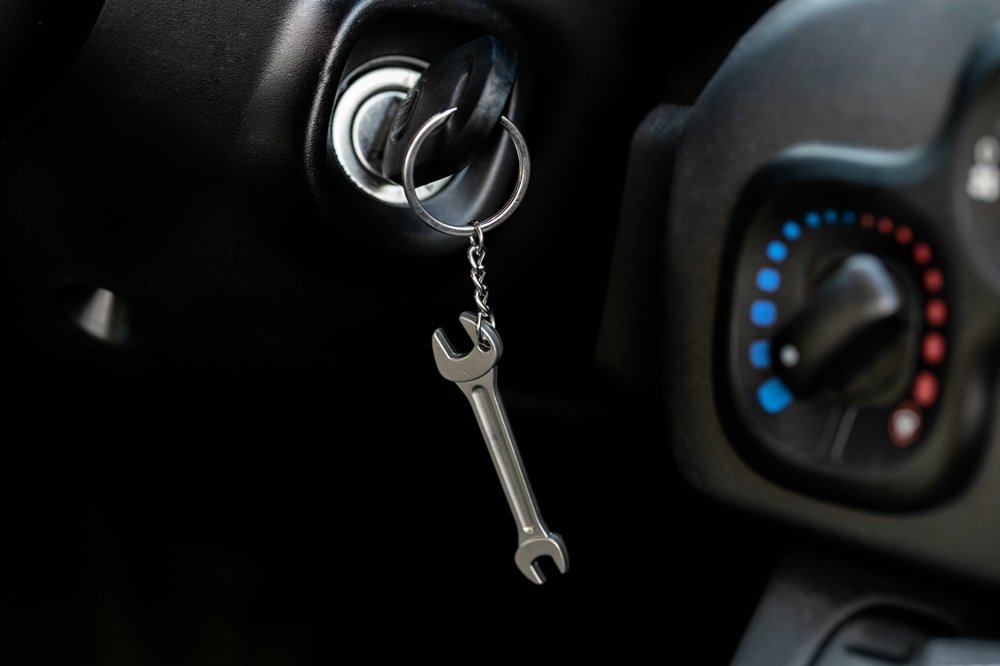 Atslēgu piekariņš UZgriežņu atslēga