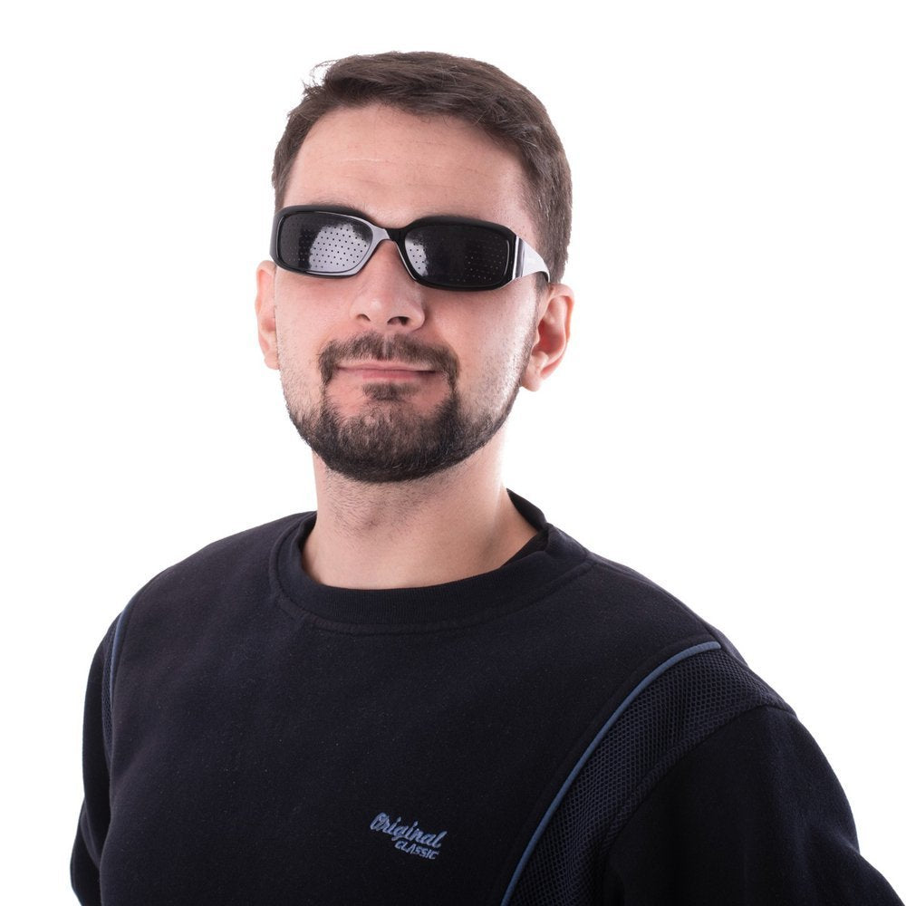 Pinhole brilles ar caurumiem