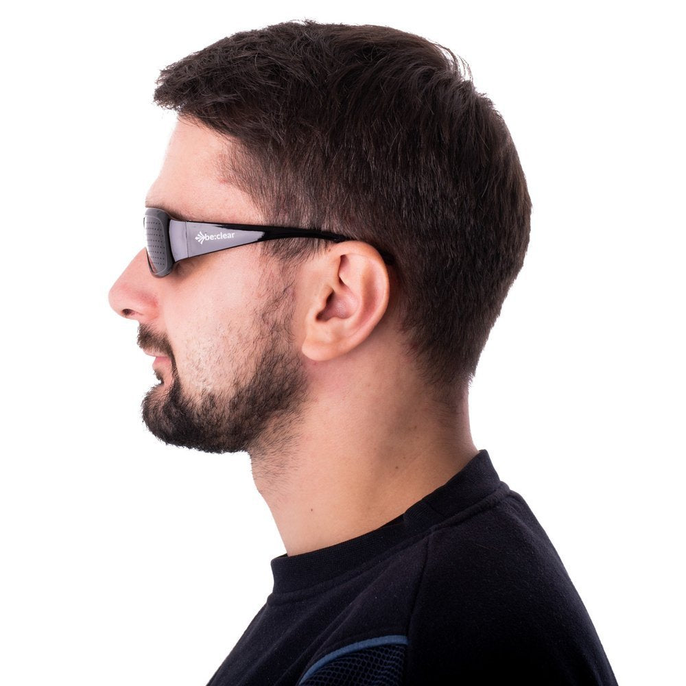 Pinhole brilles ar caurumiem