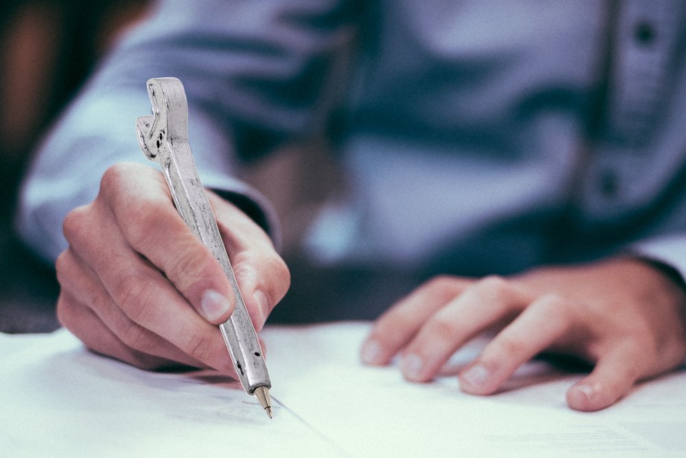 Uzgriežņu atslēgas pildspalva