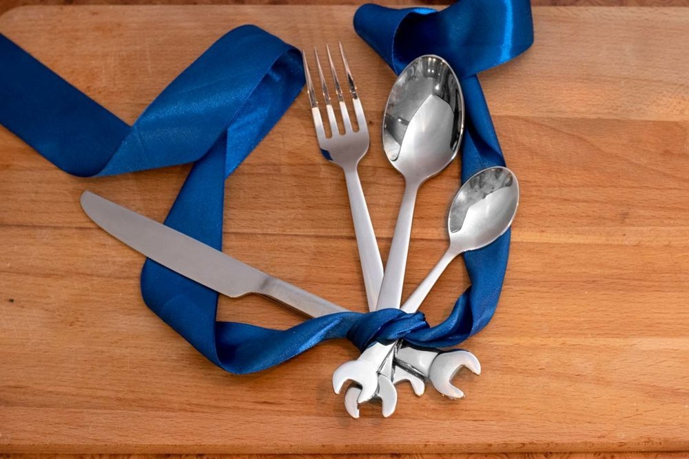 Uzgriežņu atslēgas galda piederumi - SPĒCIJAS UZTRIEŽAS