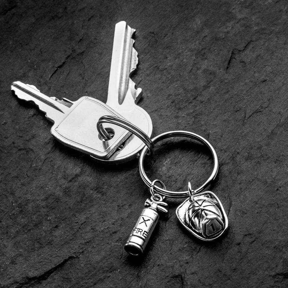 Ugunsdzēsēja atslēgu piekariņš