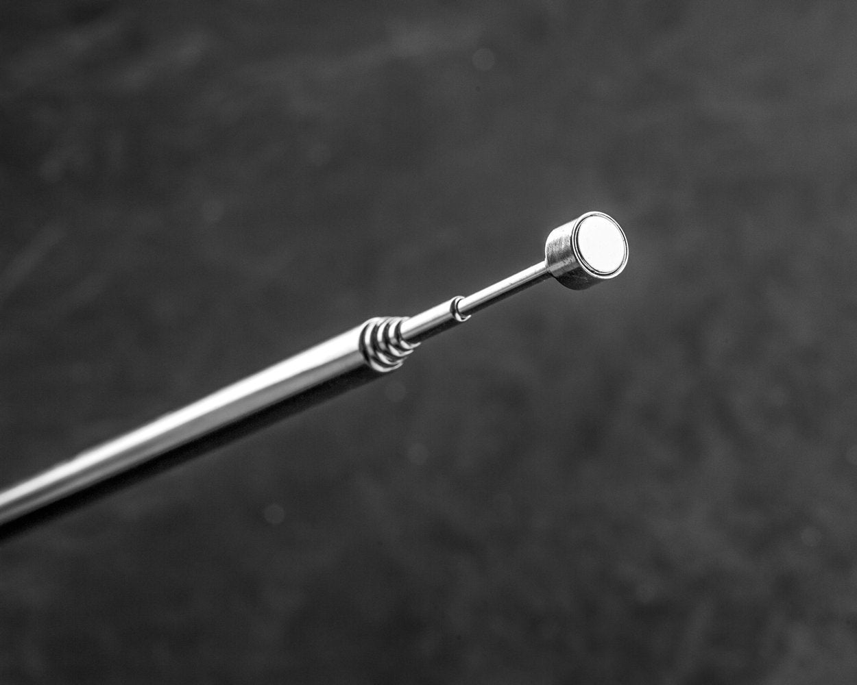 Teleskopiska magnētiskā nūja