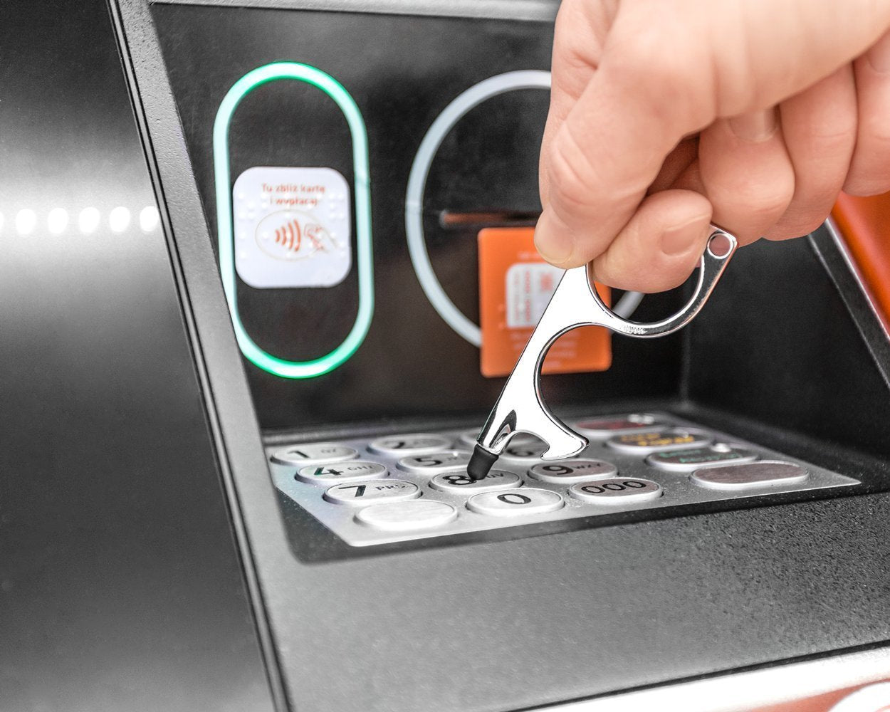 Bezkontakta daudzfunkciju atslēgu piekariņš - SUDRABA