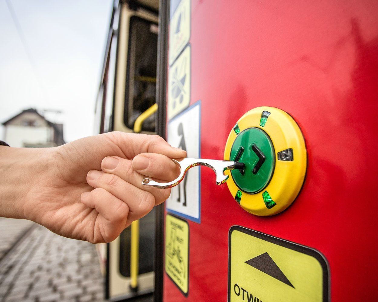 Bezkontakta daudzfunkciju atslēgu piekariņš - SUDRABA
