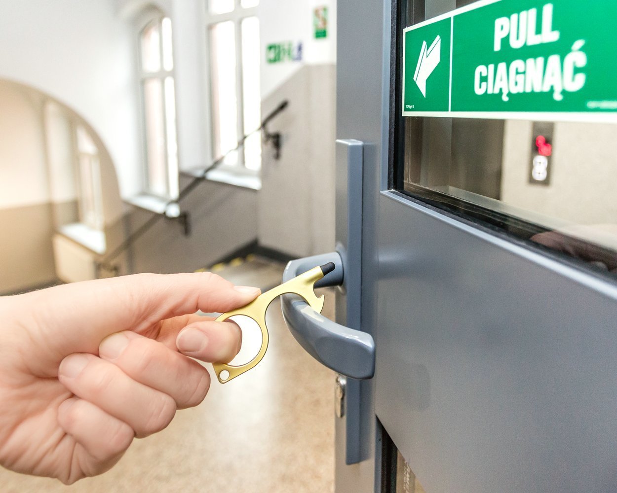 Bezkontakta daudzfunkciju atslēgu piekariņš - ZELTA