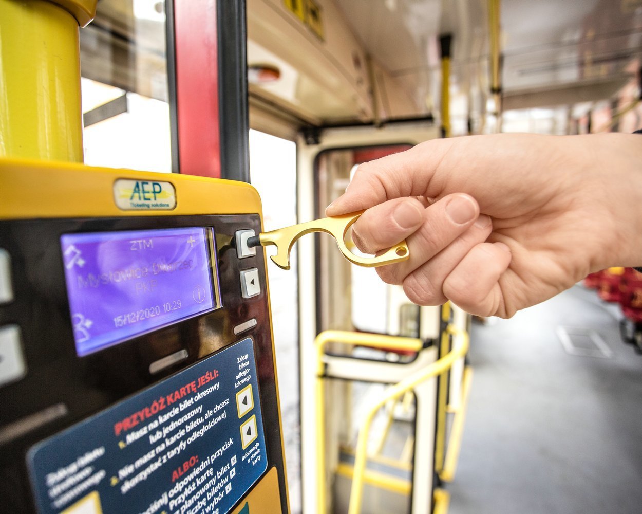 Bezkontakta daudzfunkciju atslēgu piekariņš - ZELTA