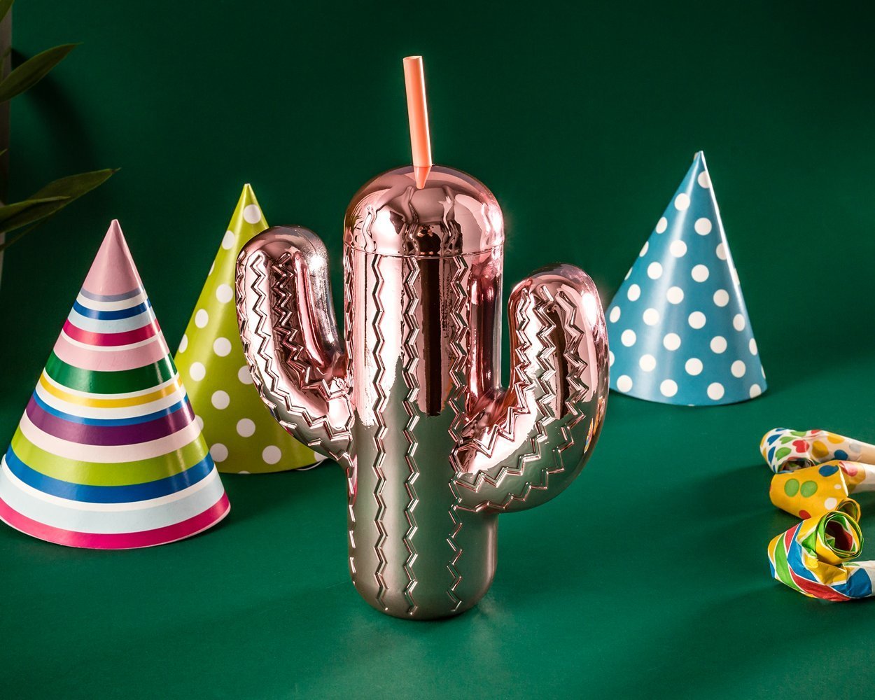 Ballīšu kaktusa pudele ar salmiem