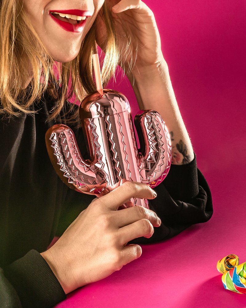 Ballīšu kaktusa pudele ar salmiem