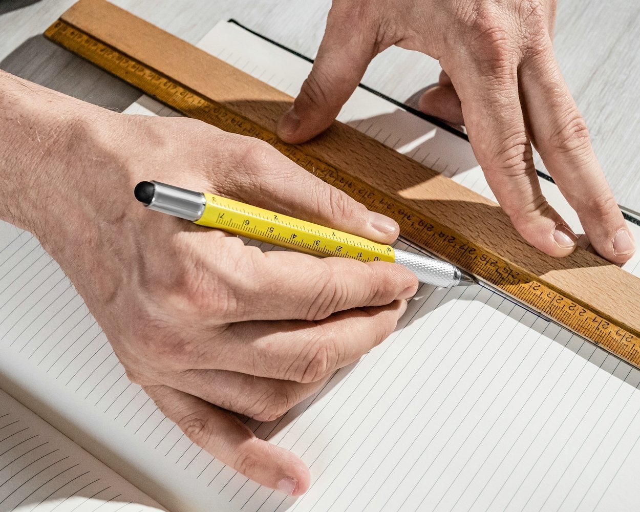 Multiool pildspalva 6in1 - DZELTENS