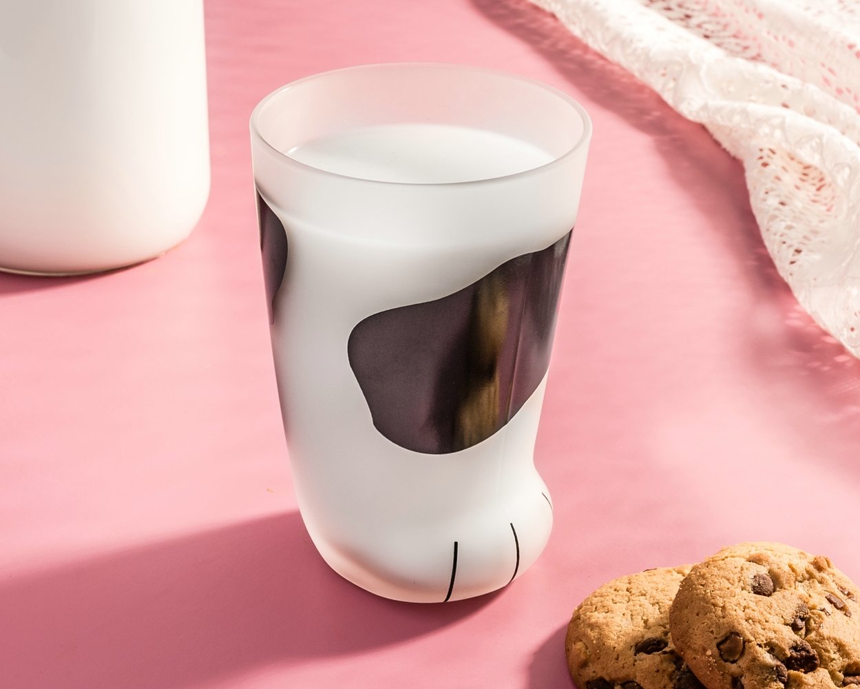 Kaķa ķepas kauss melnbalts