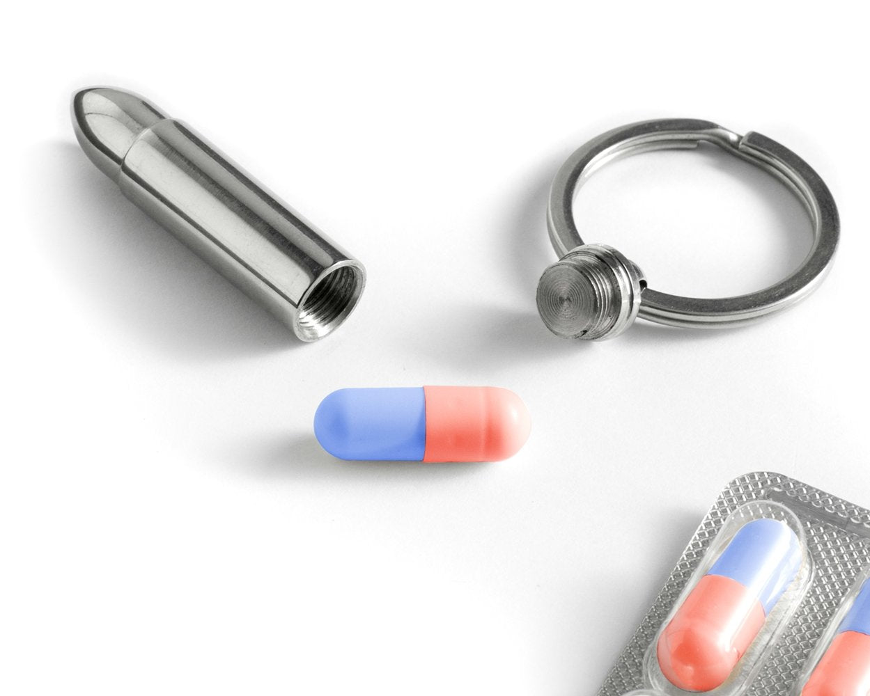 Bullet atslēgu piekariņš ar slēptu turētāju