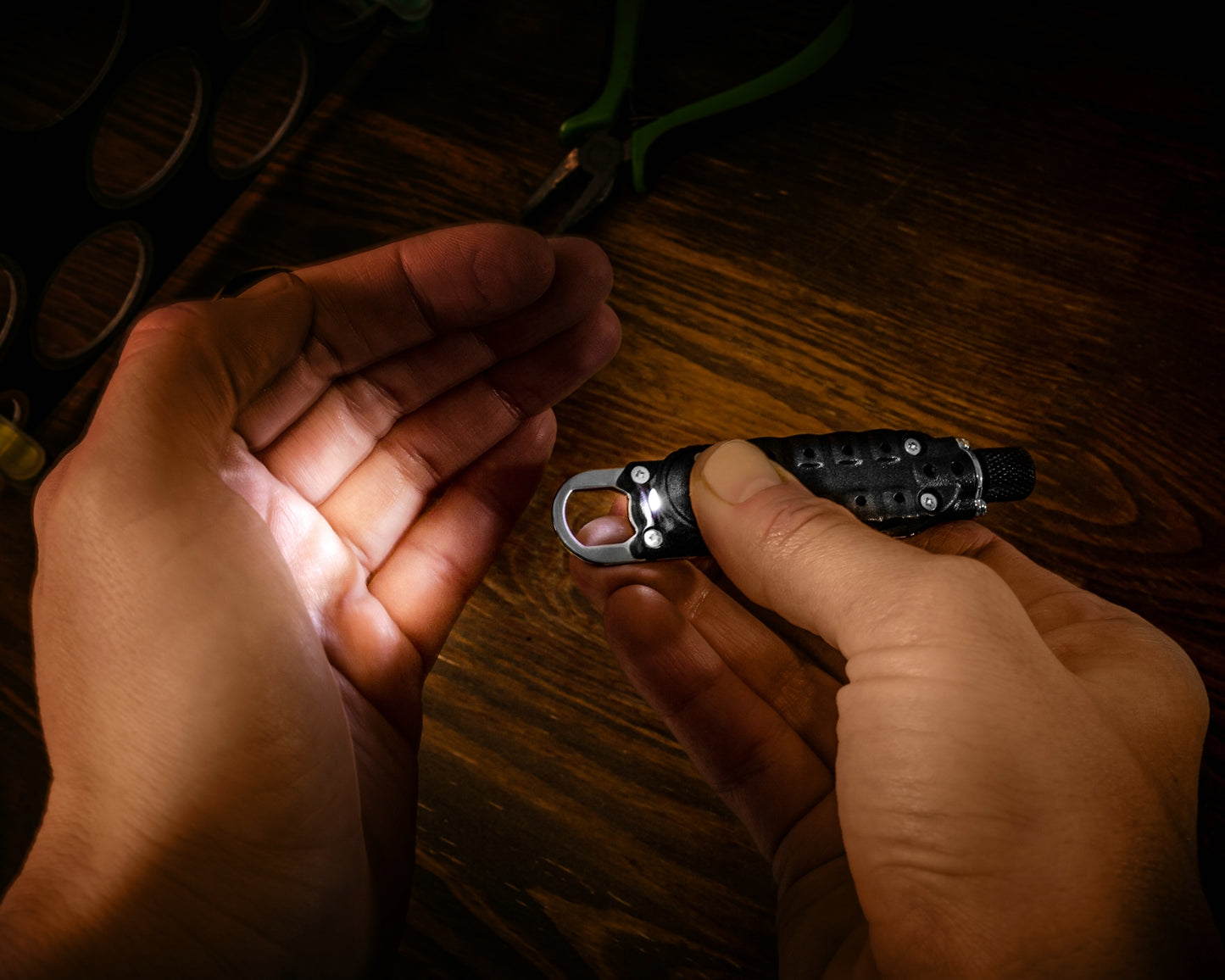 Daudzfunkcionāls skrūvgriežu un instrumentu komplekts