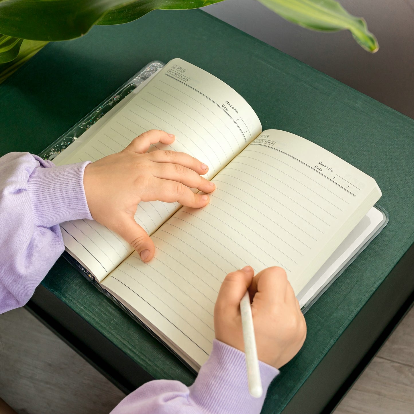 Piezīmju grāmatiņa – SEKOJI SAVIEM SAPŅIEM – zelta vizuļi