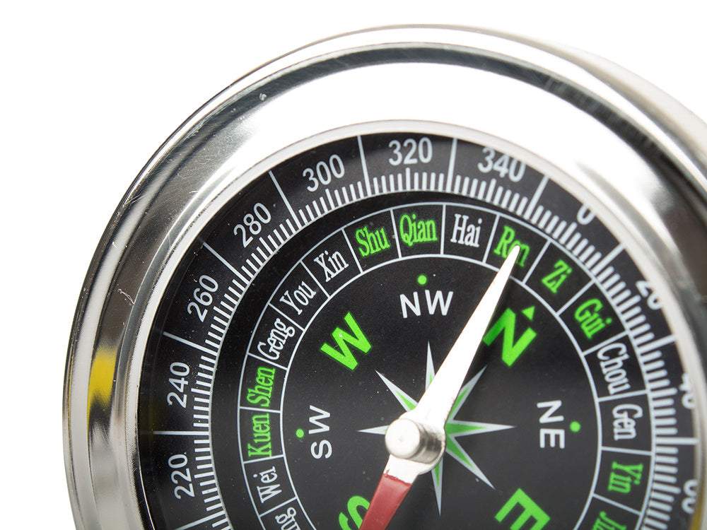 Metālisks kabatas kompass