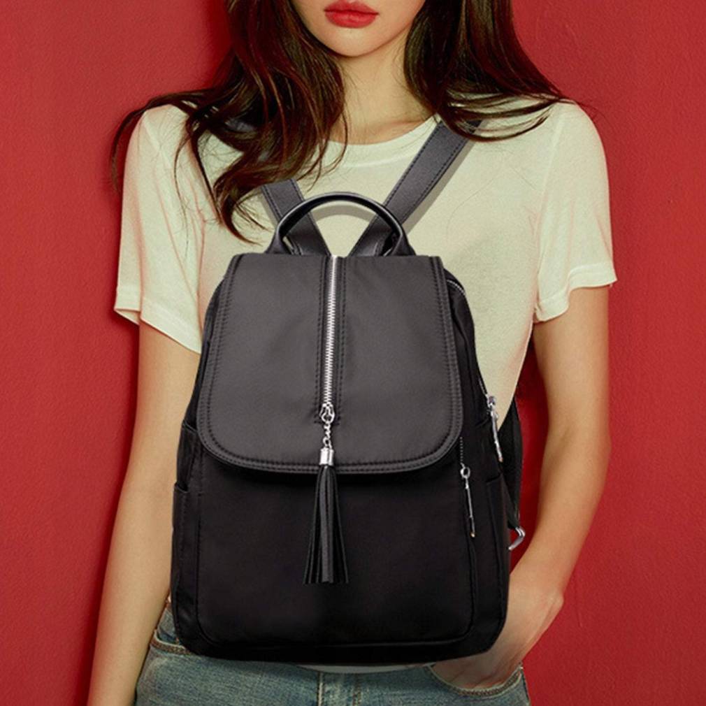 Sieviešu mugursoma ar sudraba krāsas detaļām