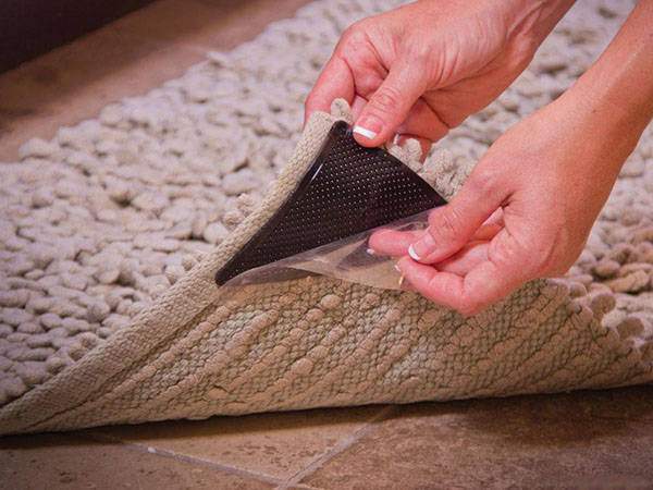 Pretslīdēšanas lipekļi paklājam 4 GAB.