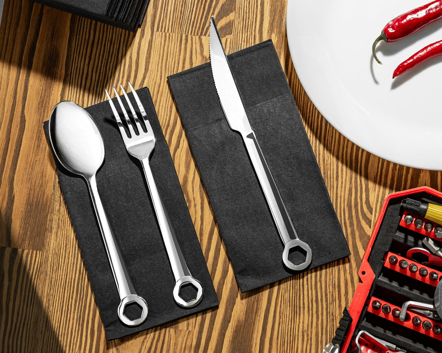 Uzgriežņu atslēgu galda piederumi