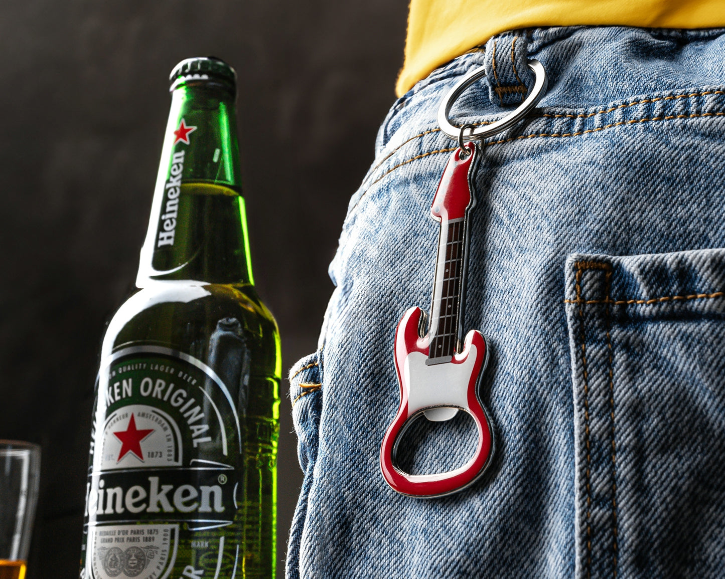 Elektriskās ģitāras attaisāmais ar magnētu - SARKANS